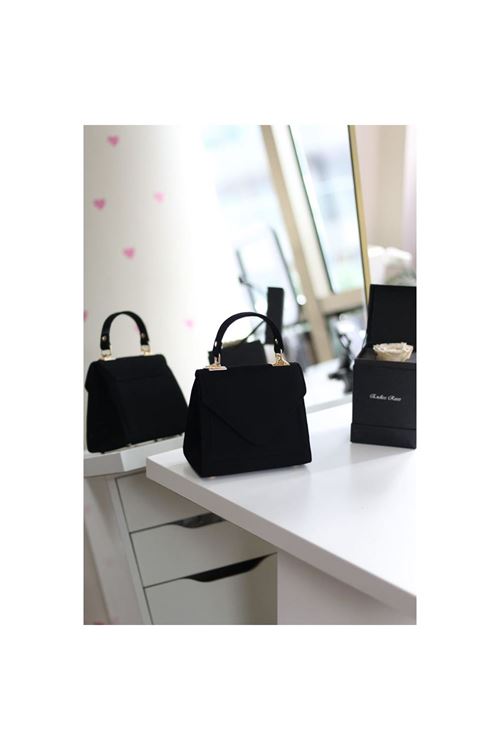 Kadın Süet Siyah Kapak Detaylı Askılı Omuz Çantası