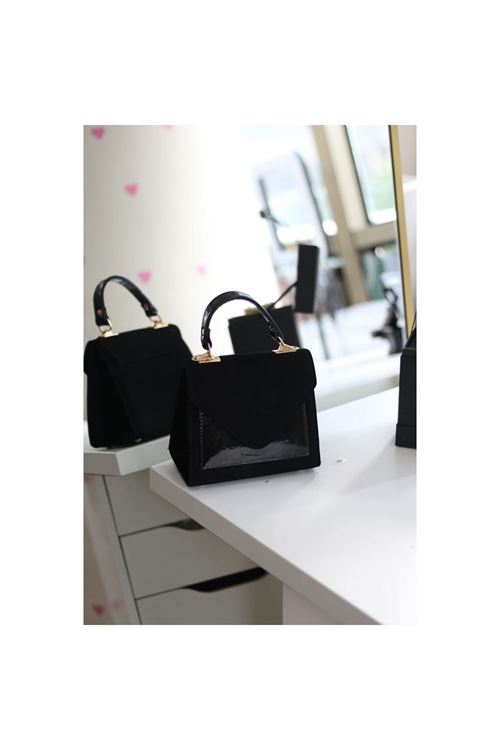 Kadın  Siyah Süet Rugan Kapak Detaylı Askılı Omuz Çantası