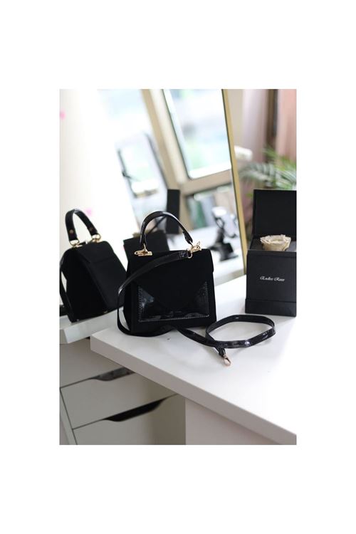 Kadın  Siyah Süet Rugan Kapak Detaylı Askılı Omuz Çantası