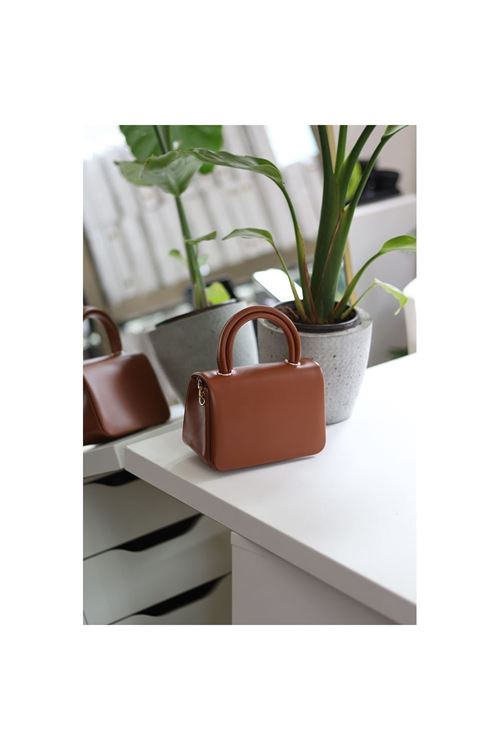 Taba Tutma Saplı Zincir Detaylı El Omuz Çantası