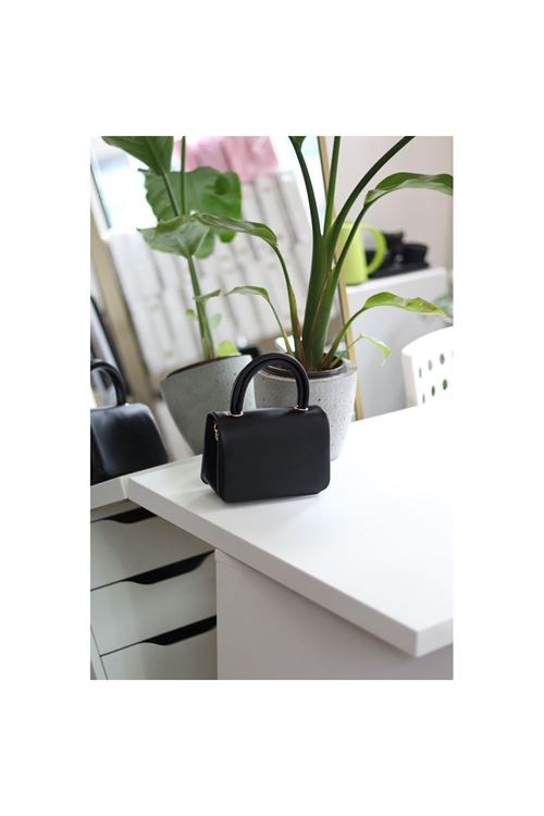 Siyah Tutma Saplı Zincir Detaylı El Omuz Çantası