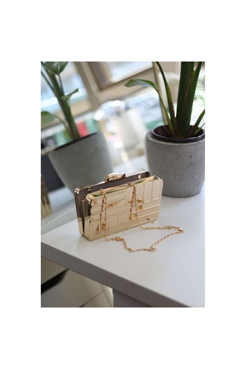 Kadın Gold Metal Asimetrik Çizgi Detaylı Abiye Çanta