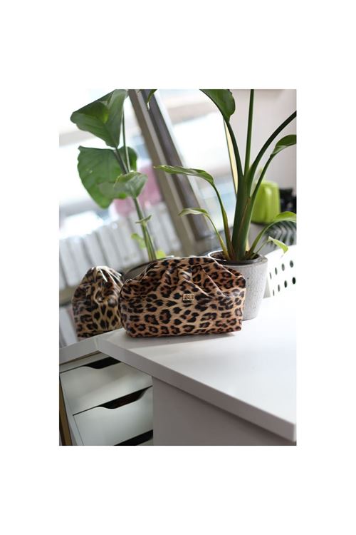 Kadın Leopar Aksesuarlı Bohça Form Omuz Çantası