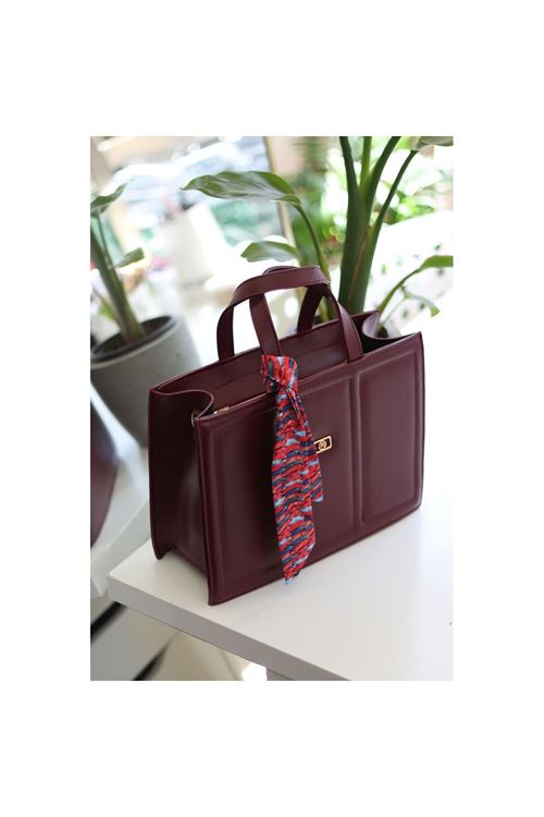 Kadın Bordo Yumuşak Deri Büyük Boy Fular Detaylı Omuz Çantası