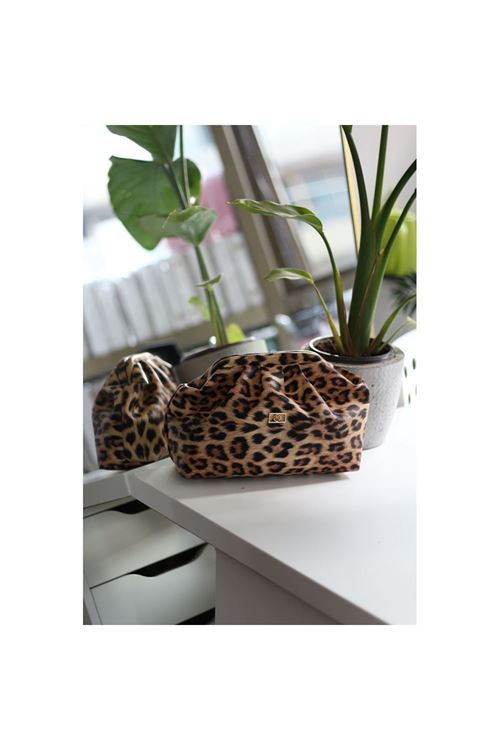 Kadın Leopar Aksesuarlı Bohça Form Omuz Çantası