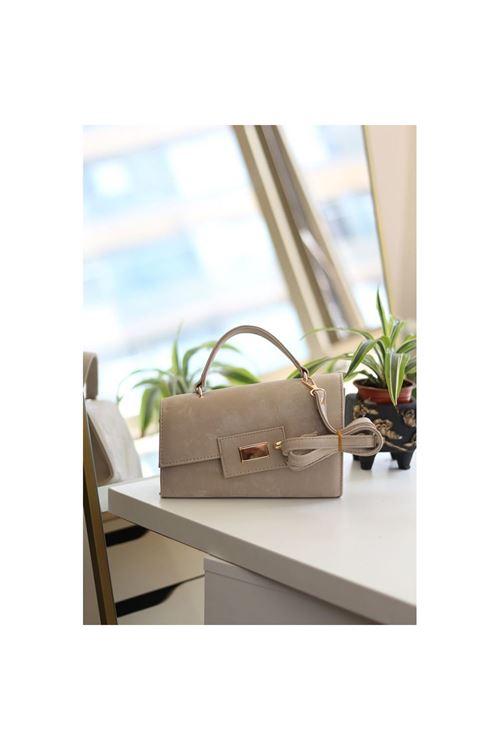 Kadın Bej Yamuk Form Gold Toka Detaylı Omuz Çantası