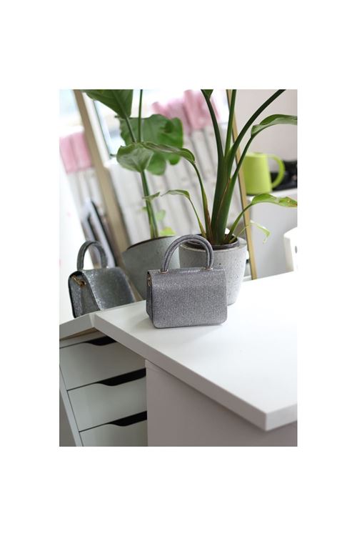 Platin Simli Tutma Saplı Zincir Detaylı Abiye El Çantası