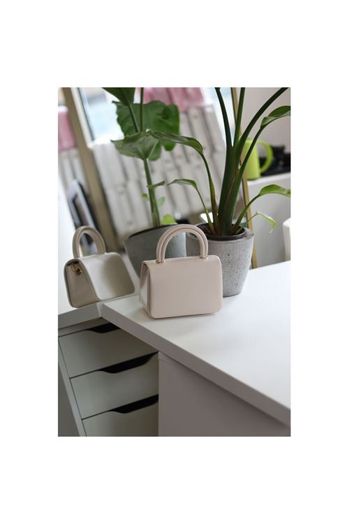 Krem Tutma Saplı Zincir Detaylı El Omuz Çantası