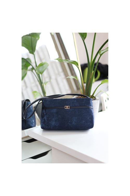 Kadın Koyu Mavi Yumuşak Doku Eskitme Desenli Omuz Çantası