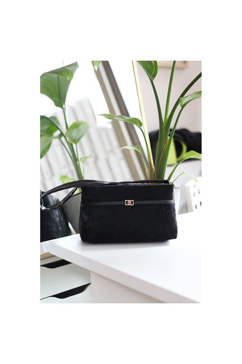 Kadın Siyah Yumuşak Doku Eskitme Desenli Omuz Çantası