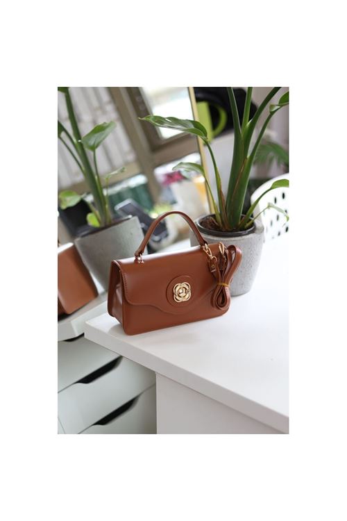 Kadın Taba Gold Oval Toka Detaylı Yumuşak Deri El Omuz Çantası