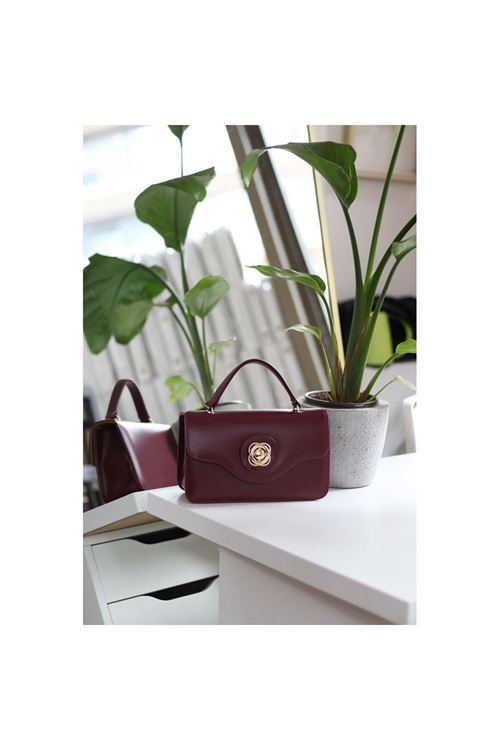 Kadın Bordo Gold Oval Toka Detaylı Yumuşak Deri El Omuz Çantası