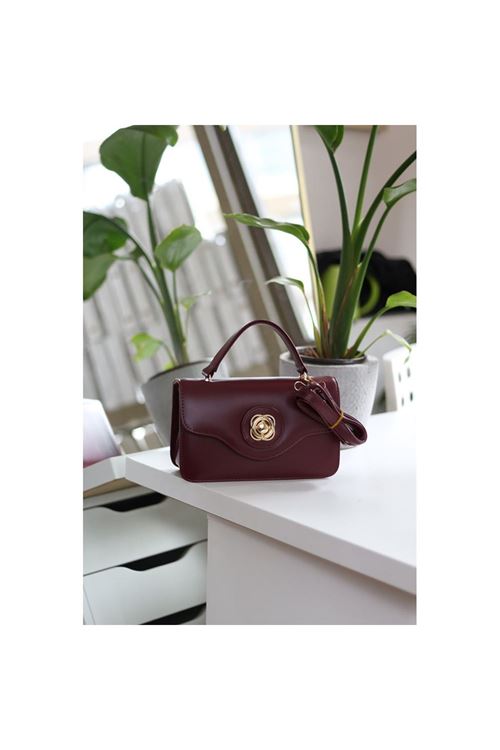 Kadın Bordo Gold Oval Toka Detaylı Yumuşak Deri El Omuz Çantası