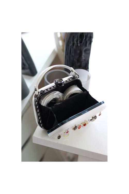 Kadın Beyaz kutu Formlu Aksesuarlı Baklava Desenli El Çantası