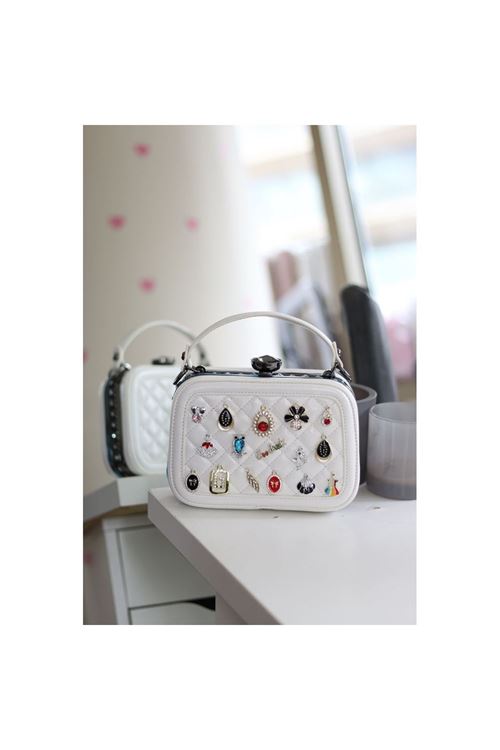 Kadın Beyaz kutu Formlu Aksesuarlı Baklava Desenli El Çantası