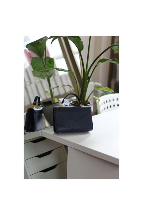 Kadın Lacivert Zarf Tutma Saplı Omuz Çantası