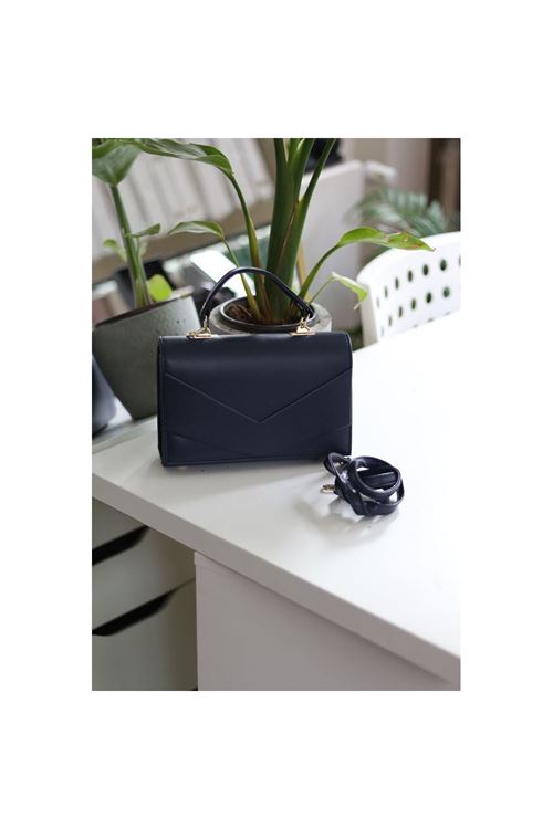 Kadın Lacivert Zarf Tutma Saplı Omuz Çantası