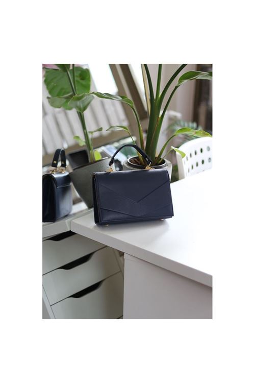 Kadın Lacivert Zarf Tutma Saplı Omuz Çantası