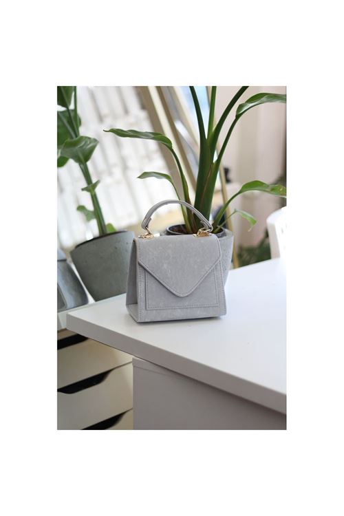 Kadın Gri Eskitme Doku Kapak Detaylı Askılı Omuz Çantası