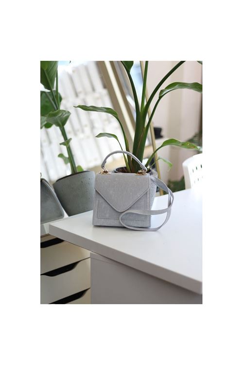 Kadın Gri Eskitme Doku Kapak Detaylı Askılı Omuz Çantası
