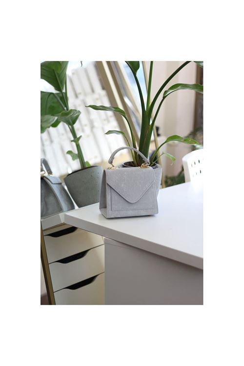Kadın Gri Eskitme Doku Kapak Detaylı Askılı Omuz Çantası