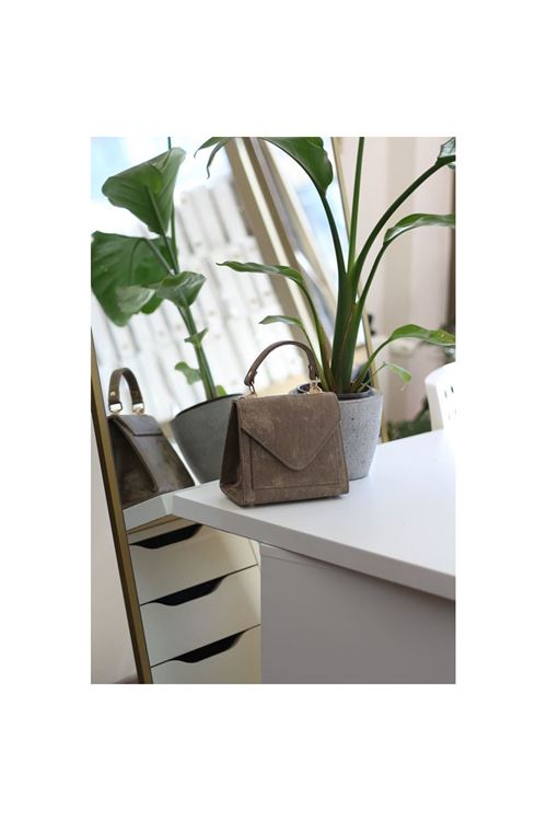 Kadın Vizon Eskitme Doku Kapak Detaylı Askılı Omuz Çantası