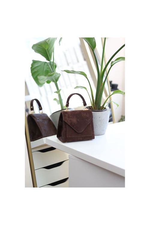 Kadın Acı Kahve Eskitme Doku Kapak Detaylı Askılı Omuz Çantası