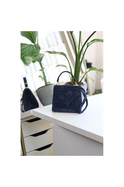 Kadın Lacivert Eskitme Doku Kapak Detaylı Askılı Omuz Çantası