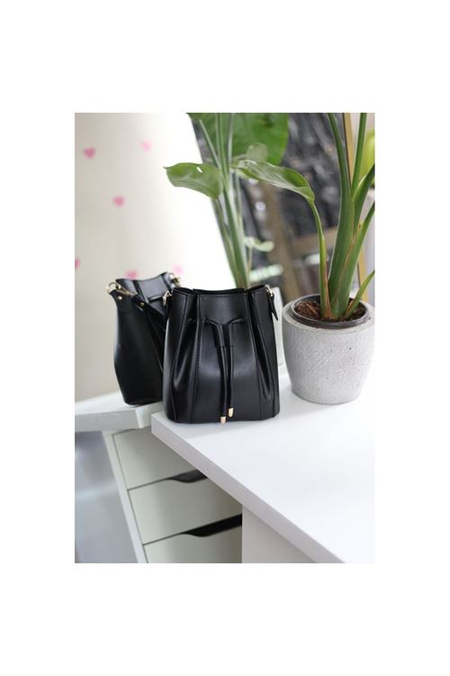 Kadın Siyah Ağzı Büzgü Detaylı Askılı El Omuz Çantası