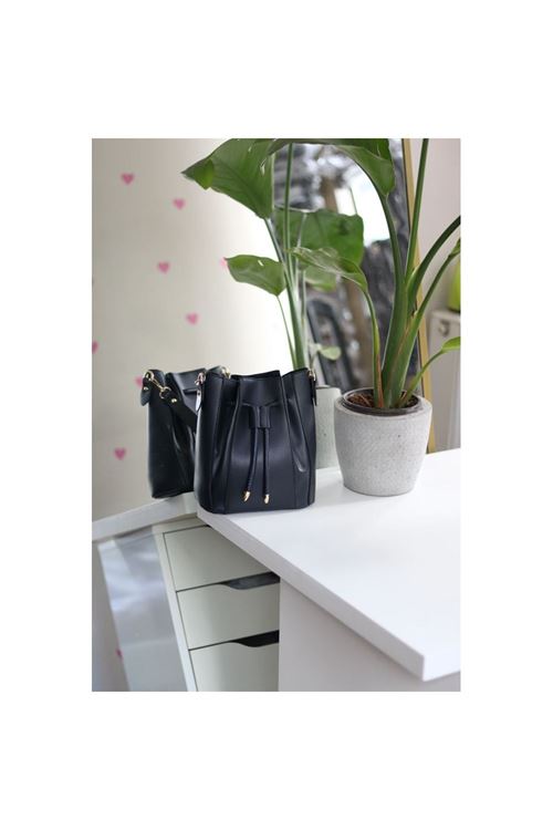 Kadın Lacivert Ağzı Büzgü Detaylı Askılı El Omuz Çantası