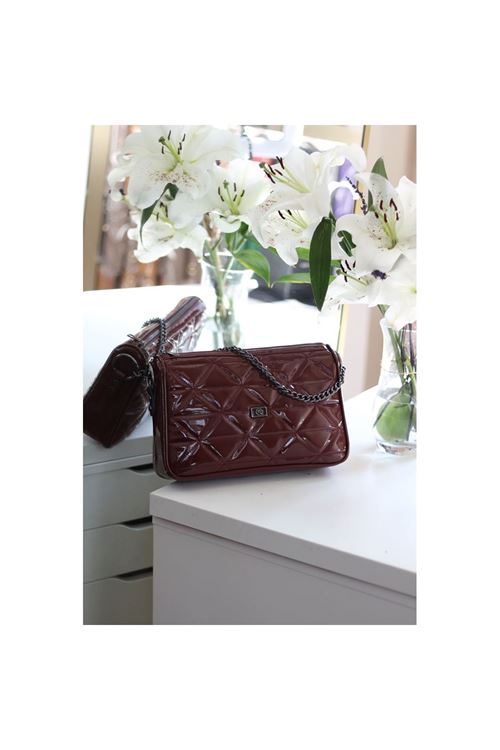 Kadın Bordo Rugan Üçgen Desen Zincir Detaylı Omuz Çantası