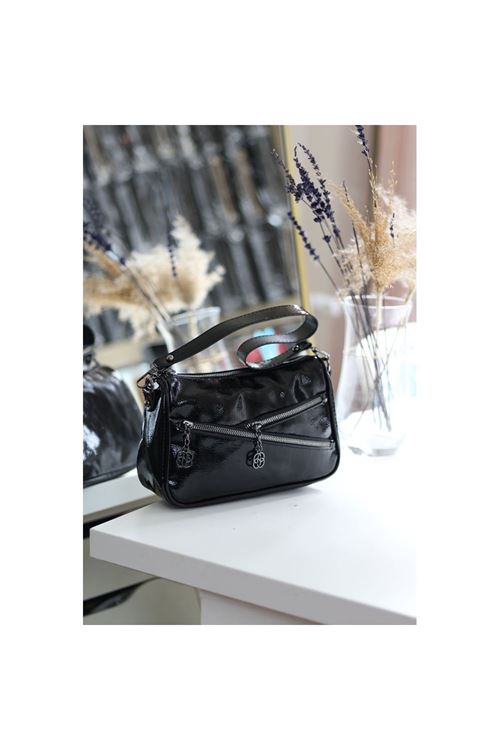 Kadın Siyah Rugan Çapraz Fermuarlı Omuz Çantası