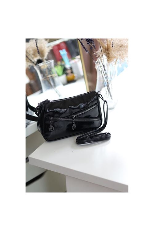 Kadın Siyah Rugan Çapraz Fermuarlı Omuz Çantası