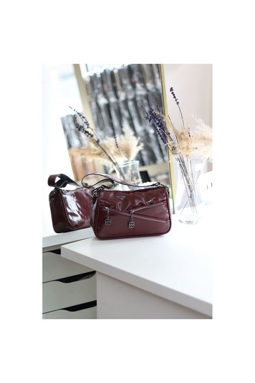 Kadın Bordo Rugan Çapraz Fermuarlı Omuz Çantası