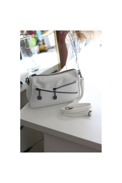Kadın Beyaz Rugan Çapraz Fermuarlı Omuz Çantası