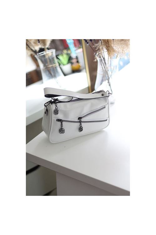 Kadın Beyaz Rugan Çapraz Fermuarlı Omuz Çantası