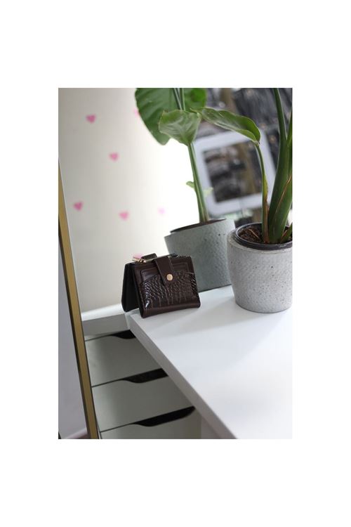 Kadın Acı Kahve Kroko Desenli Kartlık Detaylı Kare Cüzdan