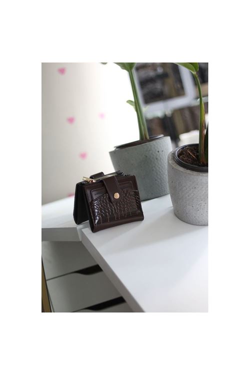 Kadın Acı Kahve Kroko Desenli Kartlık Detaylı Kare Cüzdan