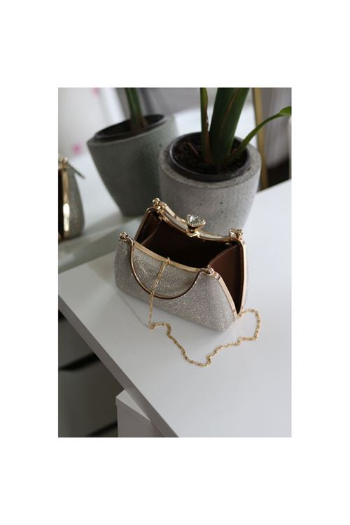 Kadın Gold Simli Taşlı Tutma Kulplu Üçgen Taş Klips Abiye El Çantası