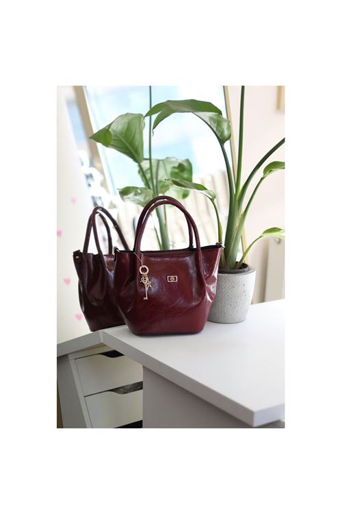 Bordo Parlak Deri Gold Aksesuar Maskotlu Omuz Çantası