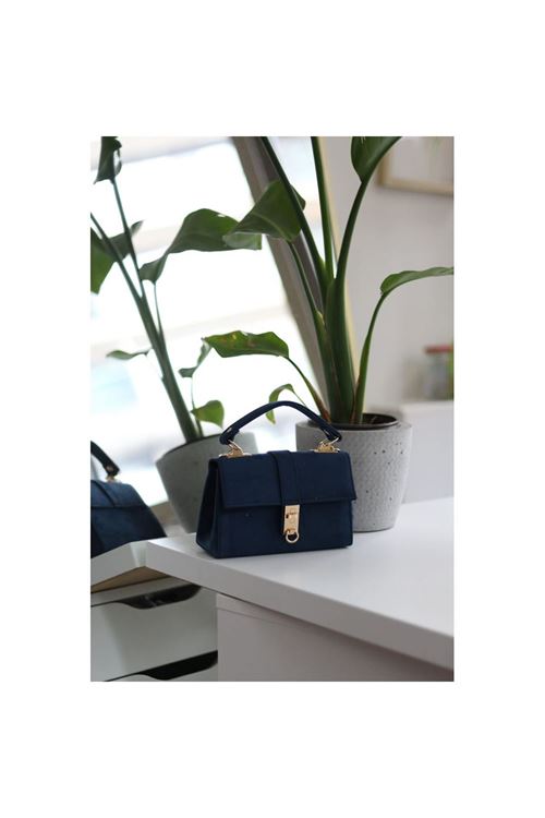 Kadın Lacivert Süet Toka Detaylı Zincirli El Omuz Çantası