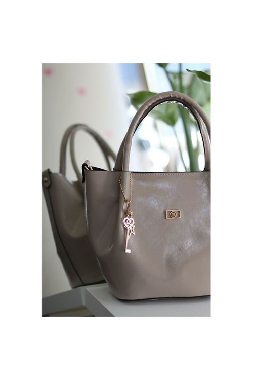 Vizon Parlak Deri Gold Aksesuar Maskotlu Omuz Çantası