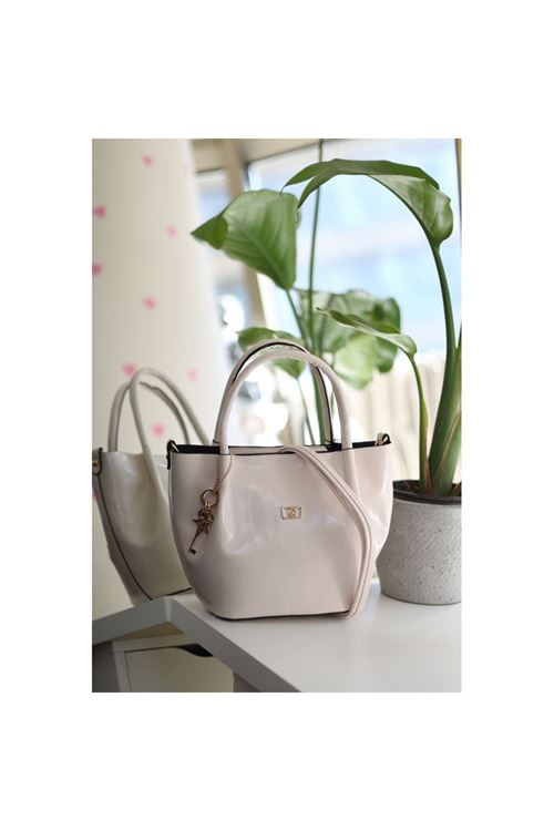 Krem Parlak Deri Gold Aksesuar Maskotlu Omuz Çantası