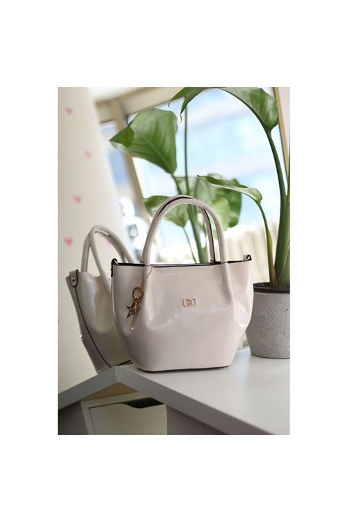 Krem Parlak Deri Gold Aksesuar Maskotlu Omuz Çantası