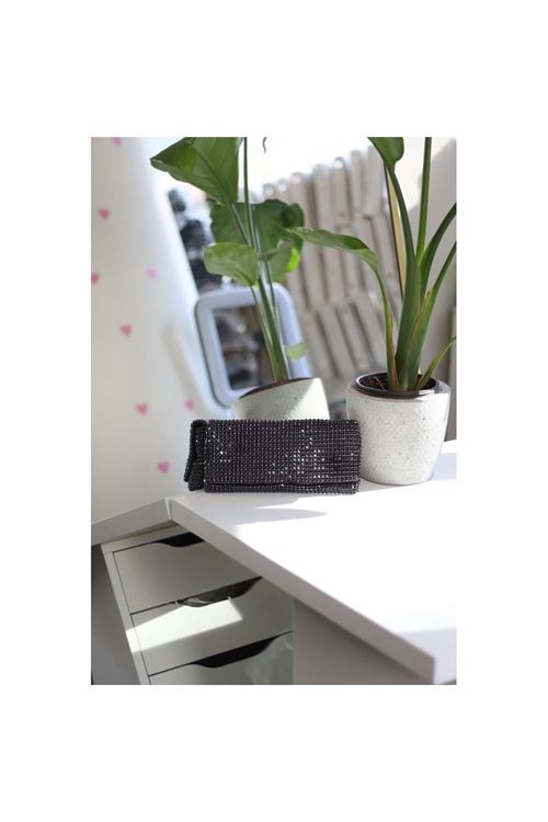 Kadın Siyah Taş Dokuma Kapak Detaylı  Slim El Çantası