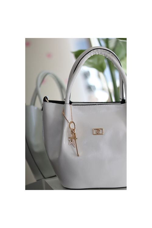 Beyaz Parlak Deri Gold Aksesuar Maskotlu Omuz Çantası