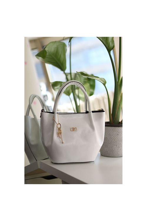 Beyaz Parlak Deri Gold Aksesuar Maskotlu Omuz Çantası