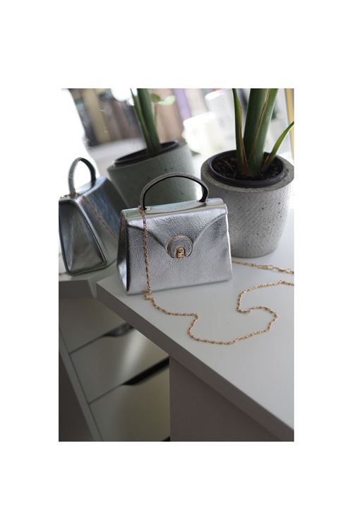 Silver Parlak Aksesuarlı Taşlı Tutma Kulplu Abiye El Çantası