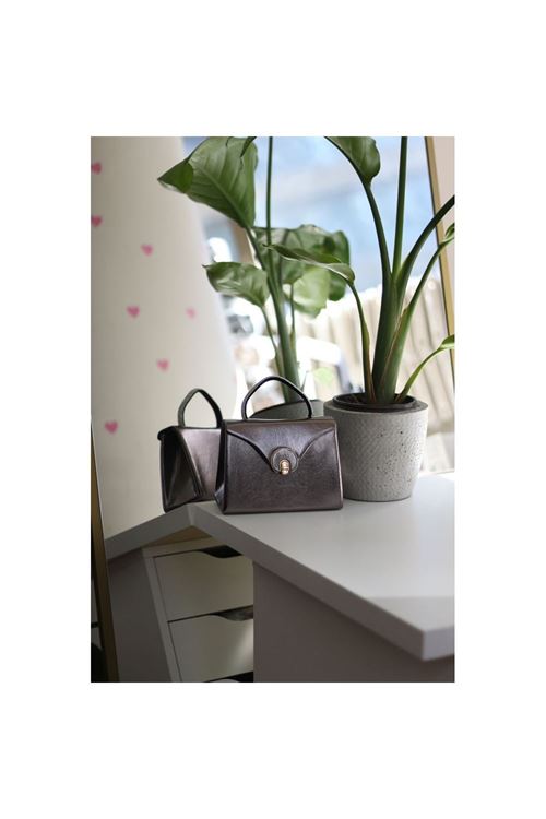 Platin Parlak Aksesuarlı Taşlı Tutma Kulplu Abiye El Çantası