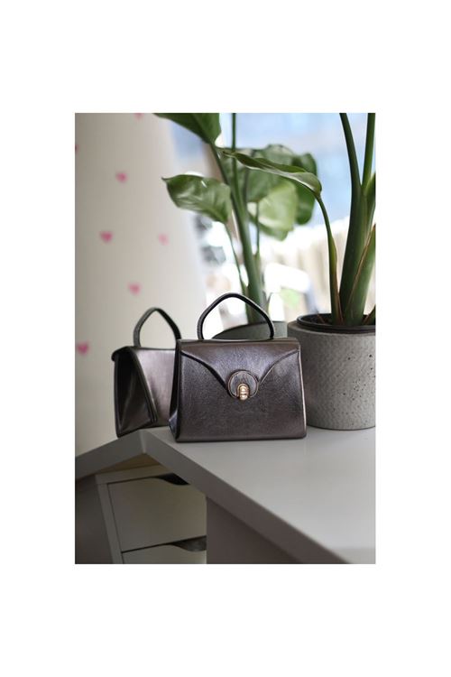 Platin Parlak Aksesuarlı Taşlı Tutma Kulplu Abiye El Çantası